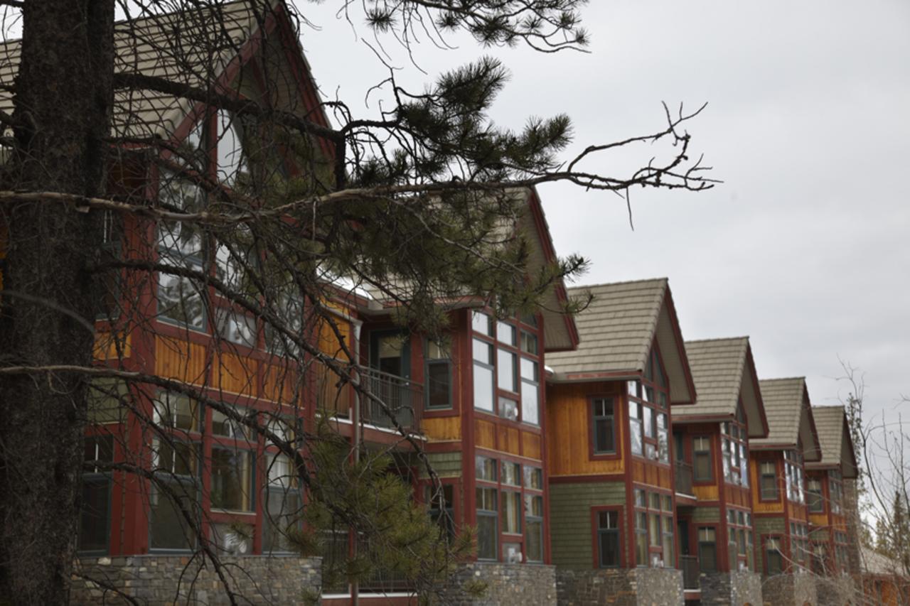 Platinum Suites Resort - Vacation Rentals Canmore Eksteriør billede