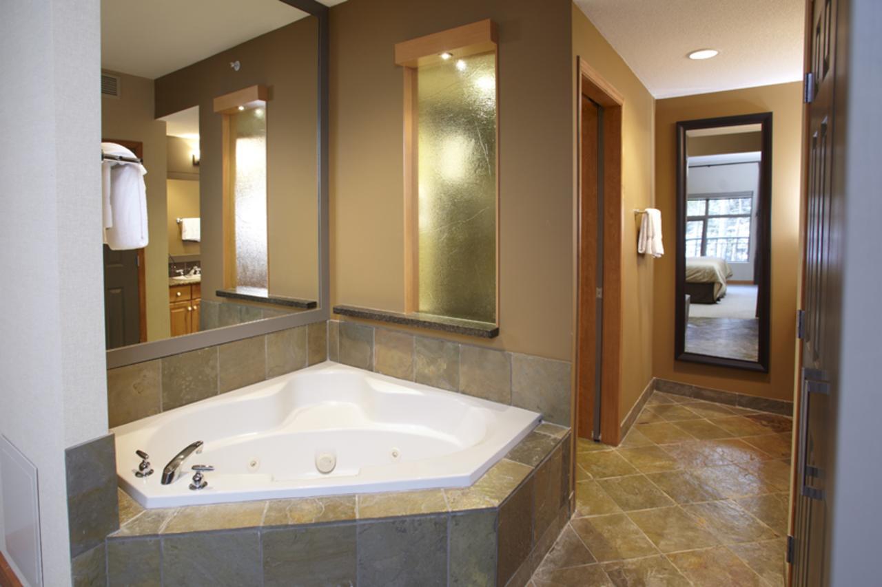 Platinum Suites Resort - Vacation Rentals Canmore Eksteriør billede